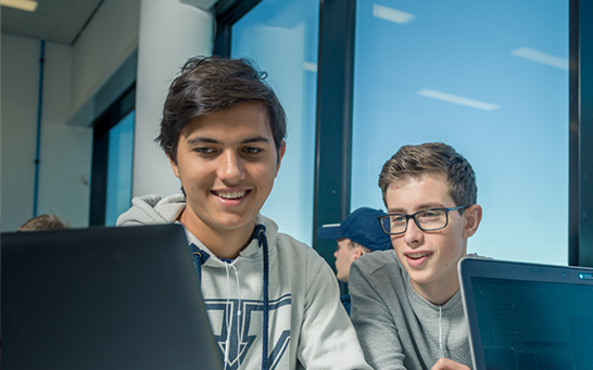 ‘MET LICHT CREËREN WIJ SFEER BIJ EEN OPTREDEN’ Technova College